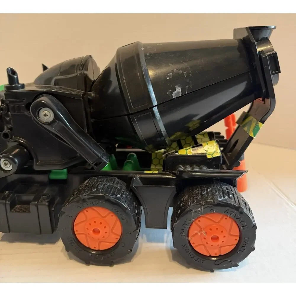 Hot Wheels 1992 Attack Pack Slime Inator Cement Truck to Hornet Incomplete